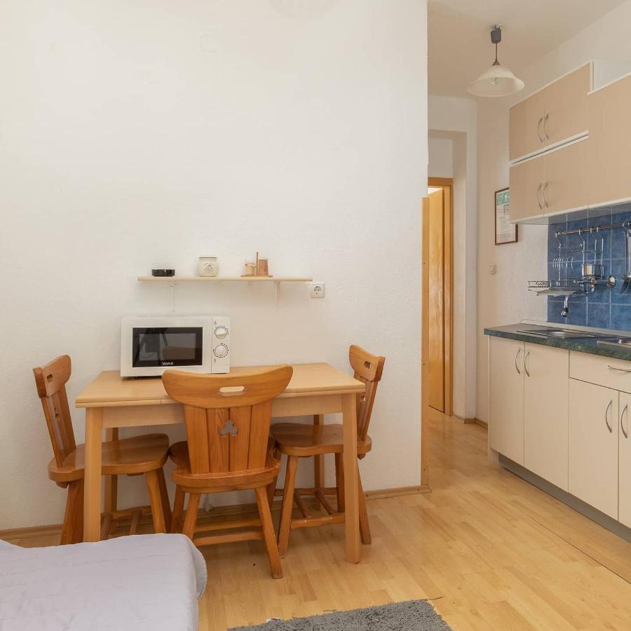 Pine And Sunshine Apartments Podgora Luaran gambar
