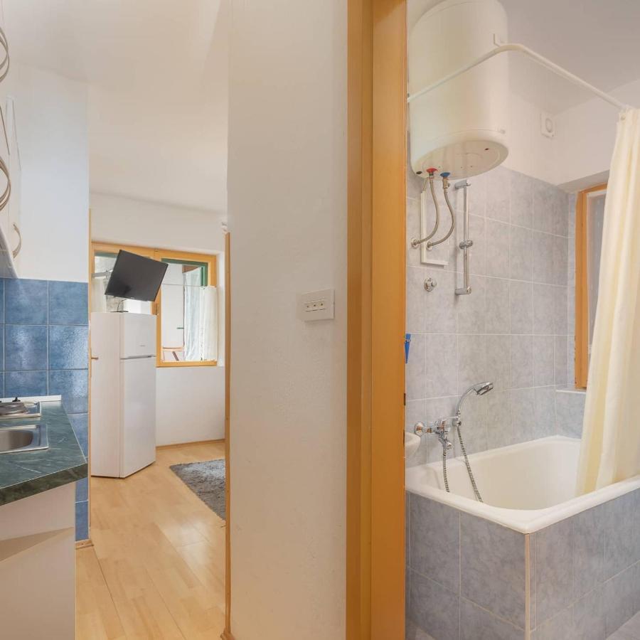 Pine And Sunshine Apartments Podgora Luaran gambar