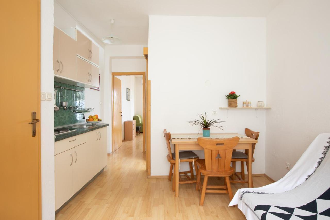 Pine And Sunshine Apartments Podgora Luaran gambar
